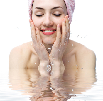 Gezichtsserum zuiver rozenextract Gezichtsserum aqua rose